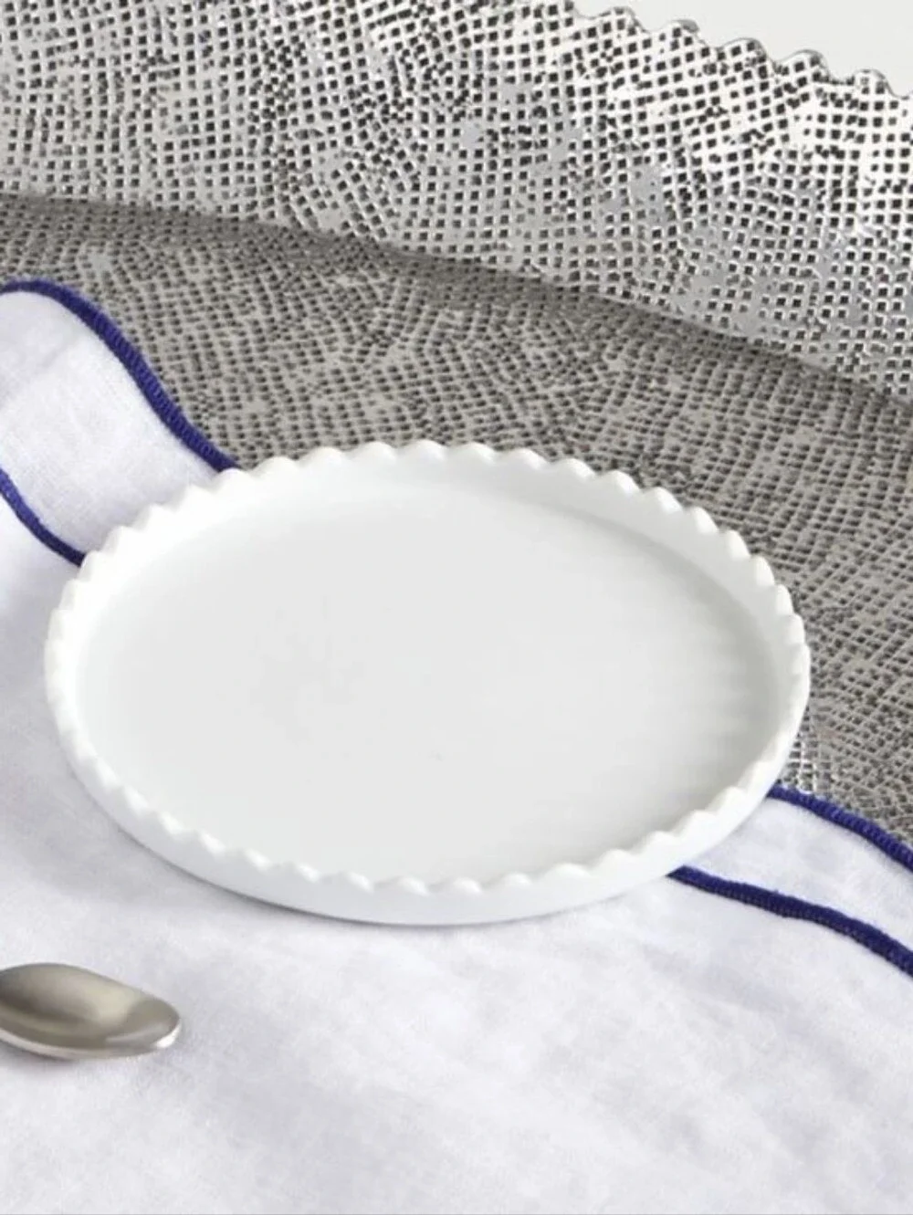 CRATE & BARREL Mallorca saucer appetizer plate (set of 8)